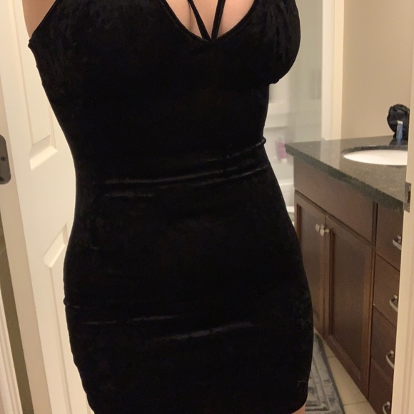 Black velvet dress - Picture 3 of 4